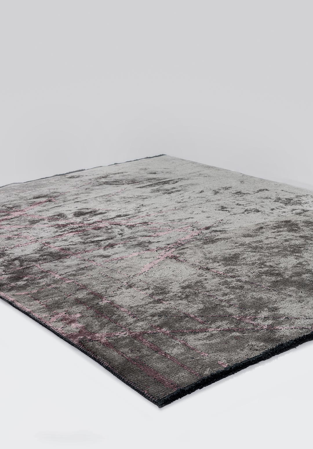 CRACK DAMSON - GREY RUG - 4