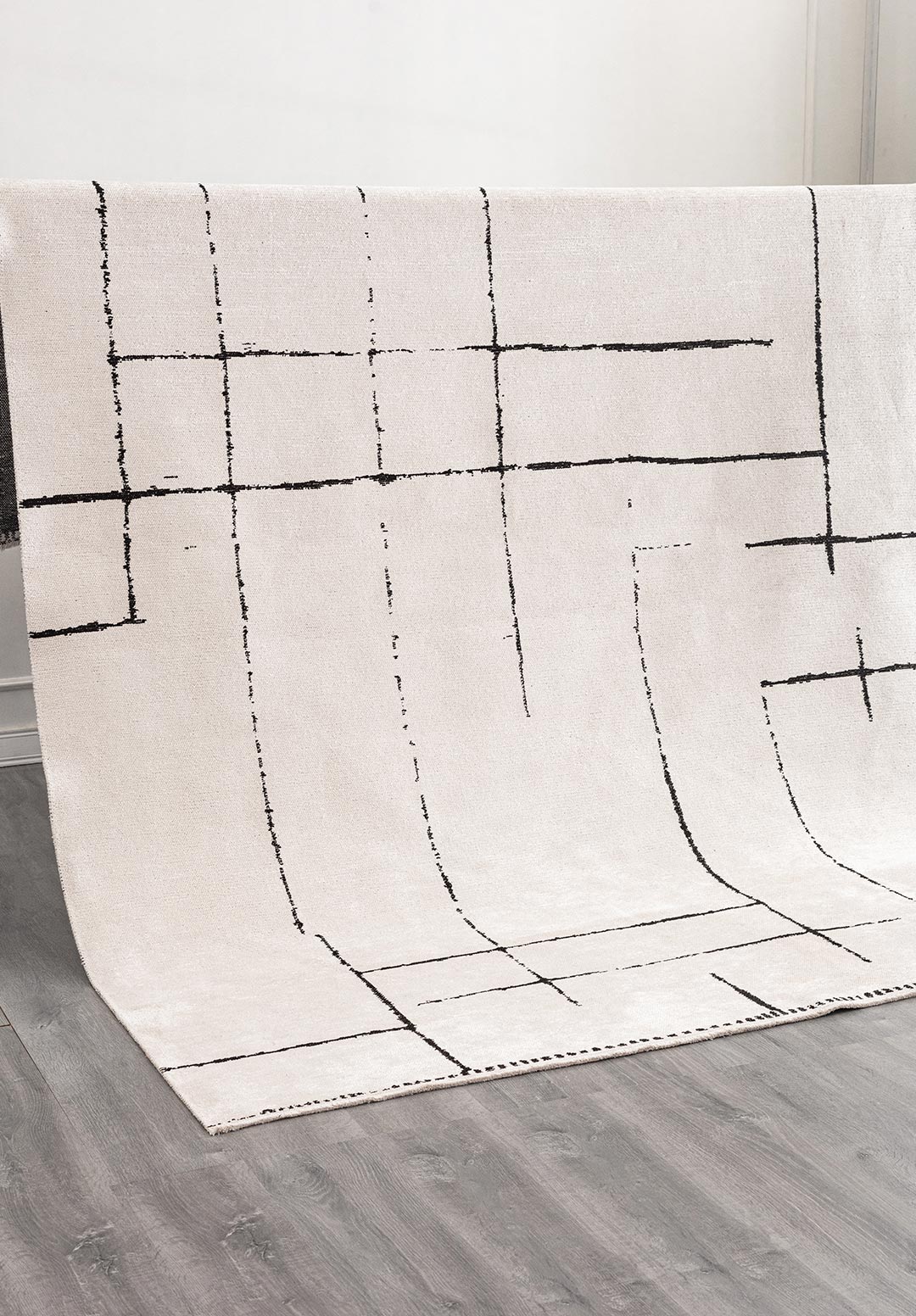 SCRATCH BLACK - ECRU RUG - 6